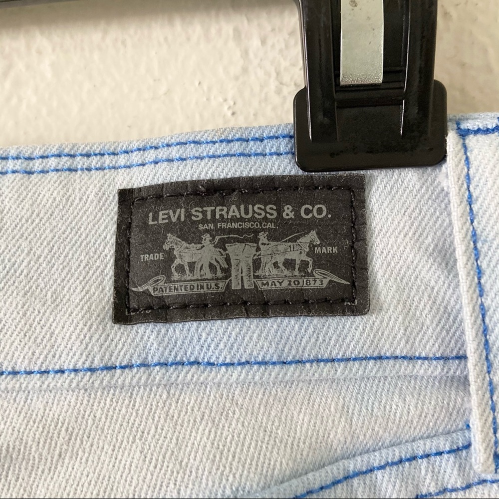 🪼SOLD🪼 Levi’s Vintage Y2k Black Tab Light Blue Wash Denim Jean Shorts | 3 - Picture 4 of 11
